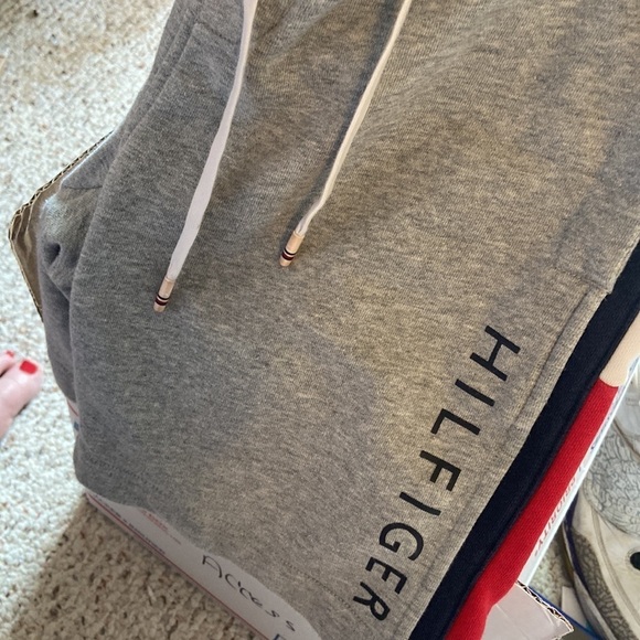 Tommy Hilfiger Men XS Fleece Leo Drawstring Shorts Gray B5 - Picture 4 of 6